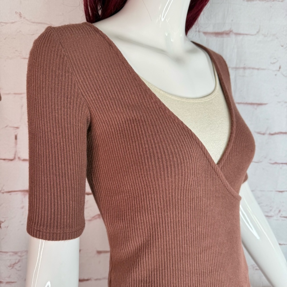PST Brown Ribbed Knit Surplice Faux Wrap Deep V-Neck Short Sleeve Top Size M - Picture 5 of 11